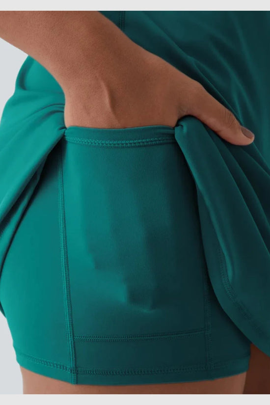 Robe de printemps avec brassière intégrée et shorts