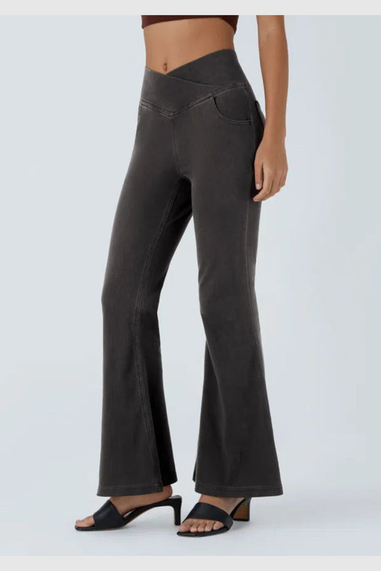 Pantalon évasé croisé taille haute en denim extensible
