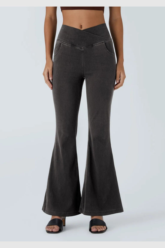 Pantalon évasé croisé taille haute en denim extensible