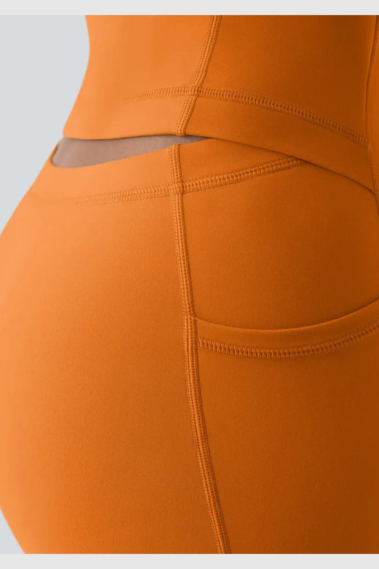Robe de printemps avec brassière intégrée et shorts
