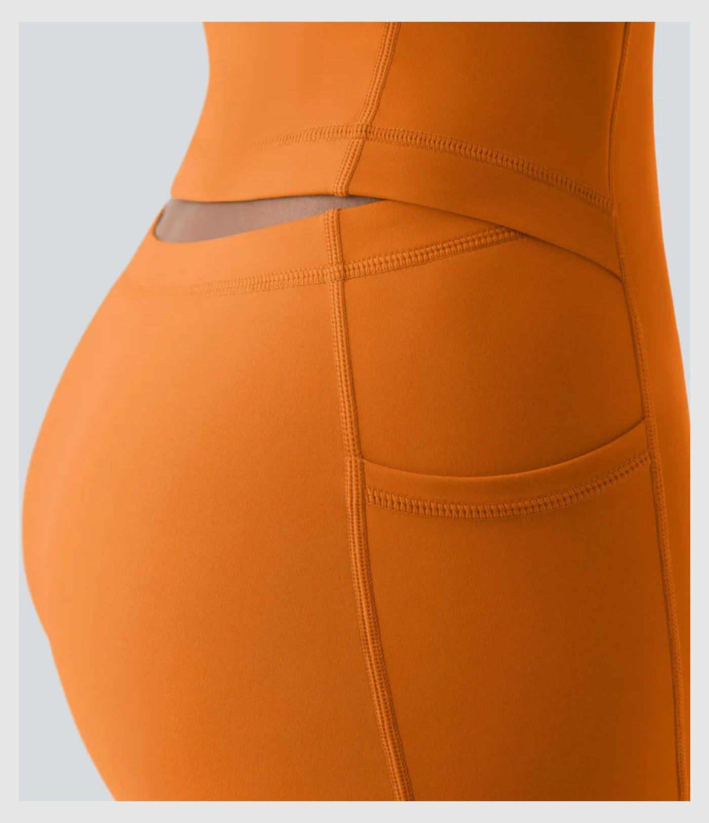 Robe de printemps avec brassière intégrée et shorts