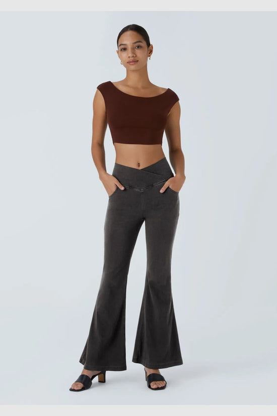 Pantalon évasé croisé taille haute en denim extensible