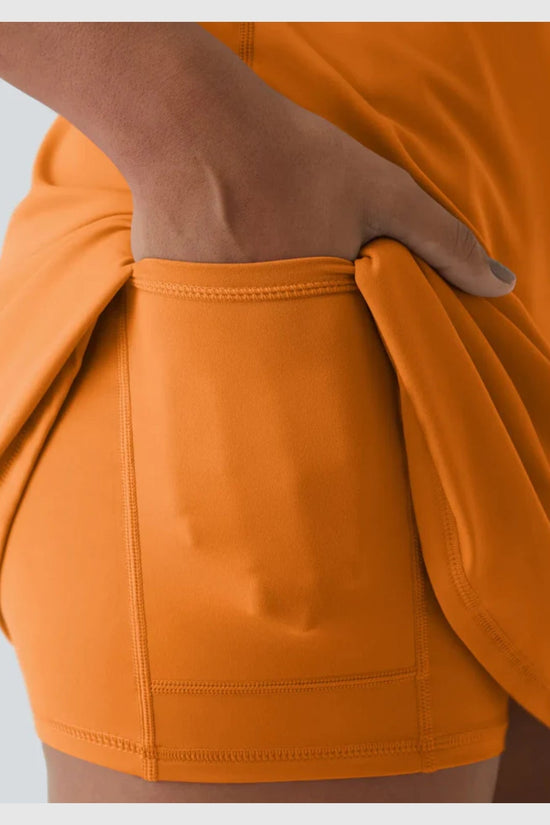 Robe de printemps avec brassière intégrée et shorts