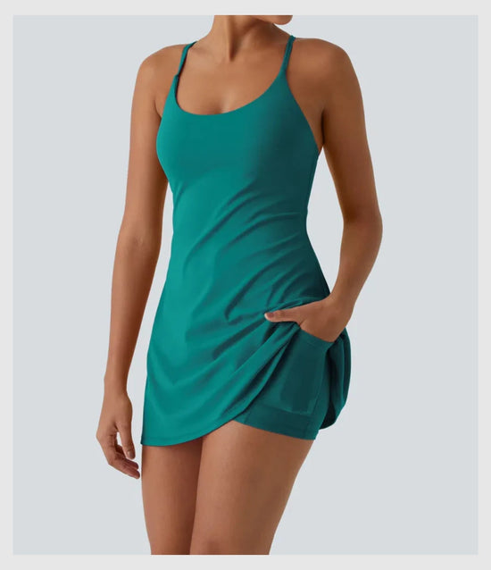 Robe de printemps avec brassière intégrée et shorts