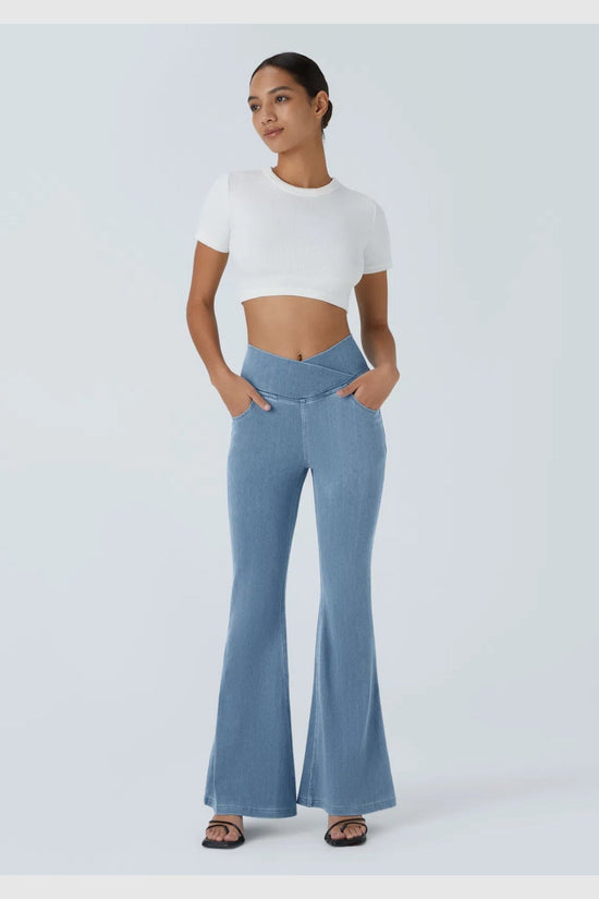 Pantalon évasé croisé taille haute en denim extensible