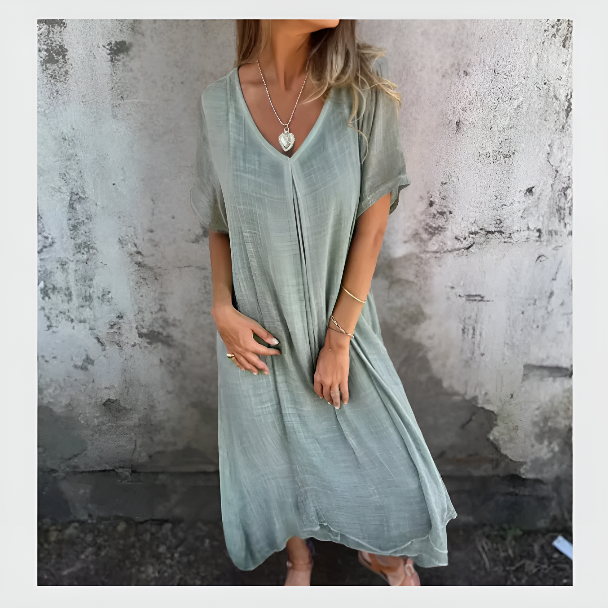 Robe Midi Élégante à Col V
