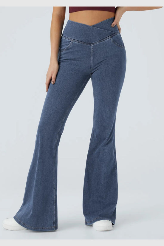 Pantalon évasé croisé taille haute en denim extensible