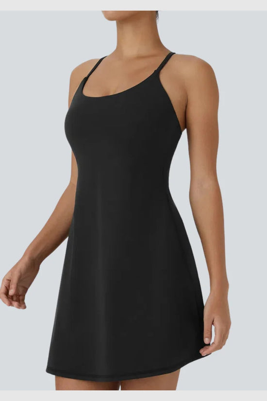 Robe de printemps avec brassière intégrée et shorts
