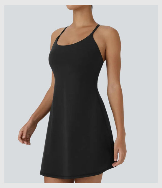 Robe de printemps avec brassière intégrée et shorts